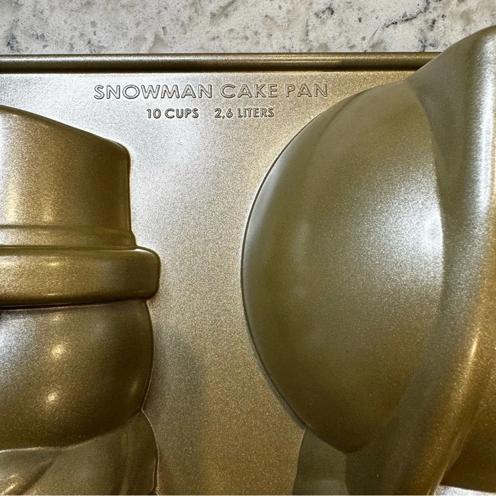 Williams Sonoma Nordic Ware Festive Snowman Cake Pan Mold - NEW